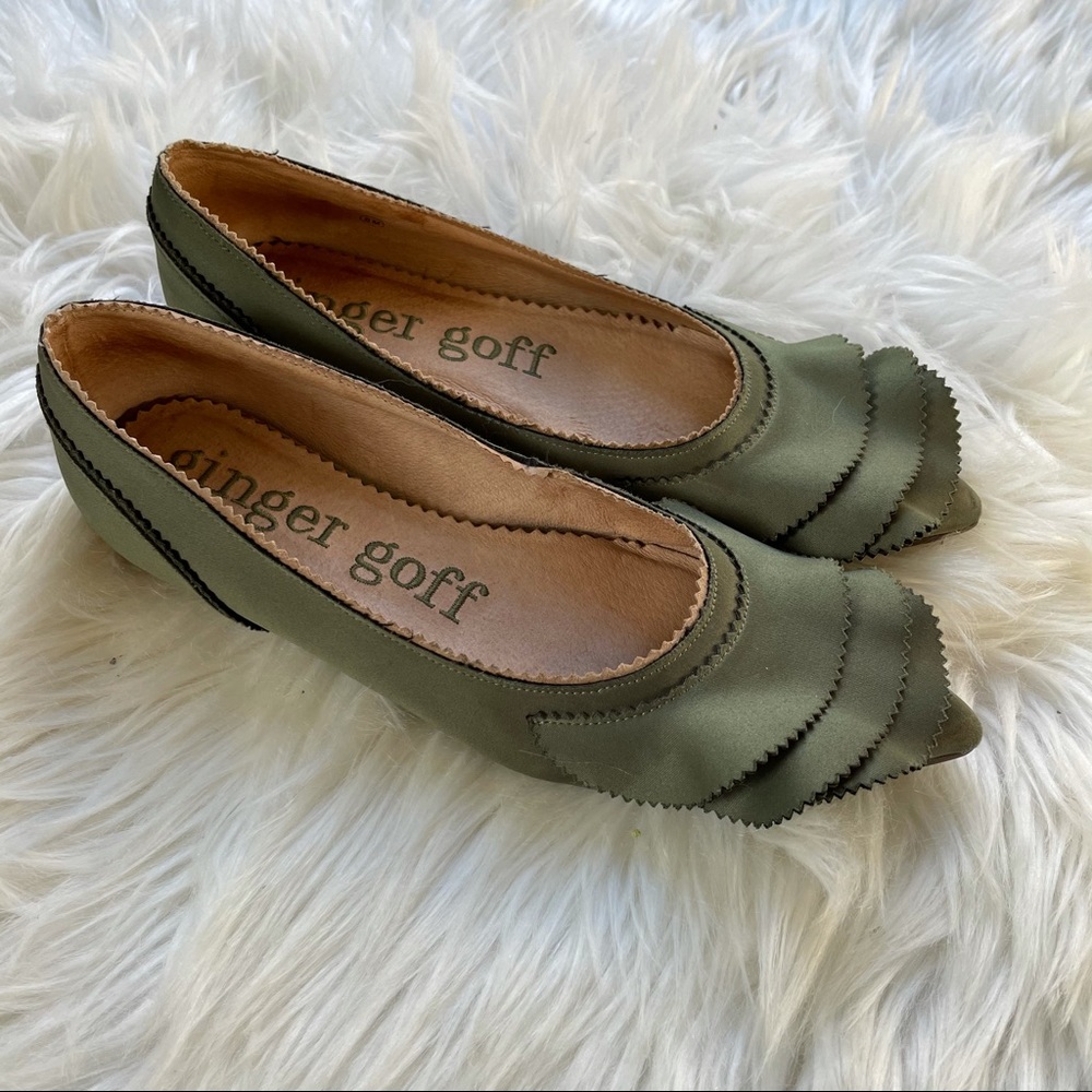 Ginger Goff pointed toe flats satin ruffles lip on